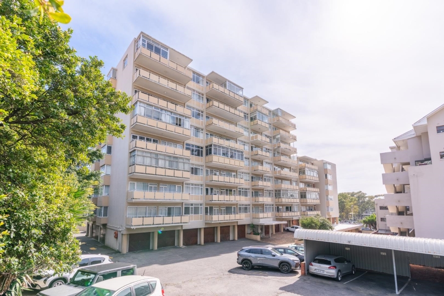2 Bedroom Property for Sale in Green Point Western Cape